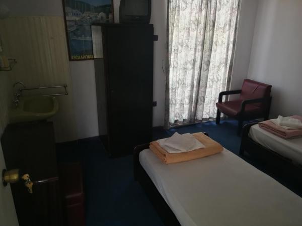 Miramare Hotel : photo 1 de la chambre chambre double avec salle de bains commune