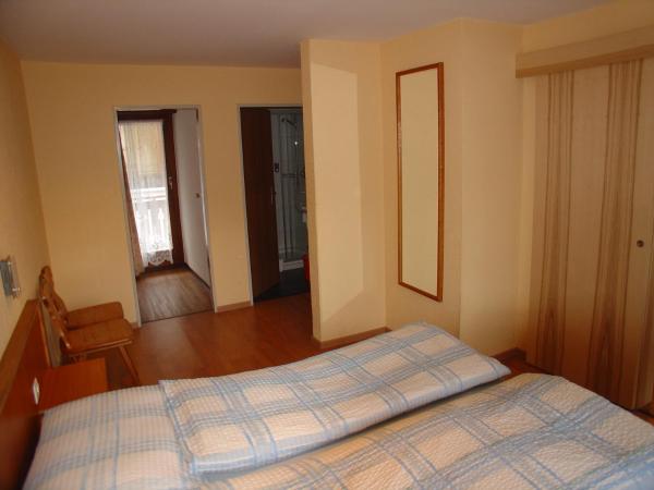 Hotel Europa Guest House : photo 3 de la chambre chambre familiale