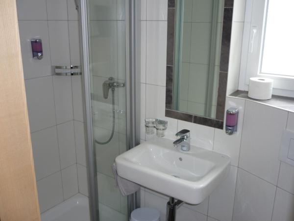 Hotel Europa Guest House : photo 4 de la chambre chambre double avec balcon