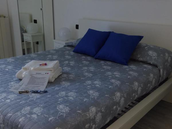 Borgo Antico Rooms Self Check-in : photo 1 de la chambre chambre double avec salle de bains privative extérieure