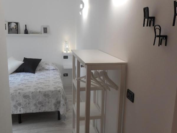 Borgo Antico Rooms Self Check-in : photo 2 de la chambre chambre double avec salle de bains privative