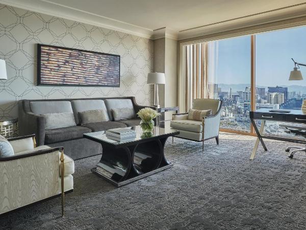 Four Seasons Hotel Las Vegas : photo 5 de la chambre suite 1 chambre pour personnes à mobilité réduite – vue sur strip