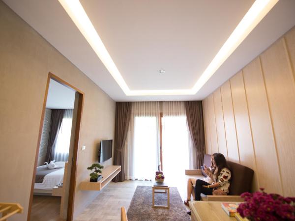 Chu Hotel : photo 6 de la chambre suite familiale avec balcon