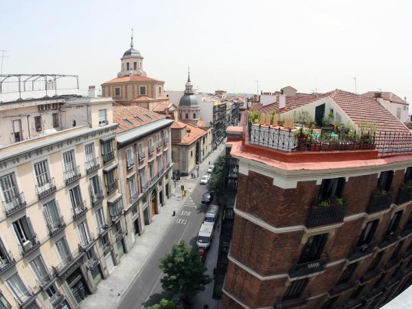 Hostal Abadia Madrid : photo 9 de la chambre hébergement mansardé deluxe avec terrasse