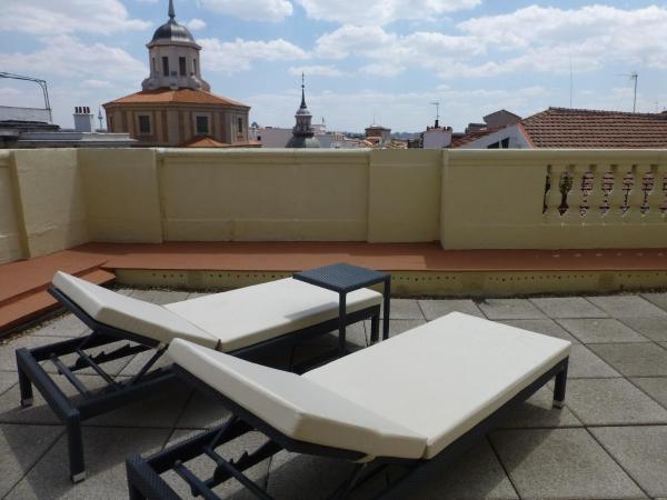 Hostal Abadia Madrid : photo 7 de la chambre hébergement mansardé deluxe avec terrasse