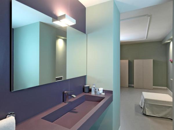 B&Bari, via Cairoli : photo 2 de la chambre chambre triple avec salle de bains privative