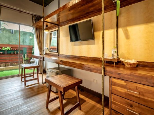 Ingmon House : photo 2 de la chambre chambre lit queen-size avec balcon