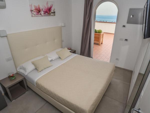 Hotel Villa Augustea : photo 5 de la chambre chambre double avec terrasse