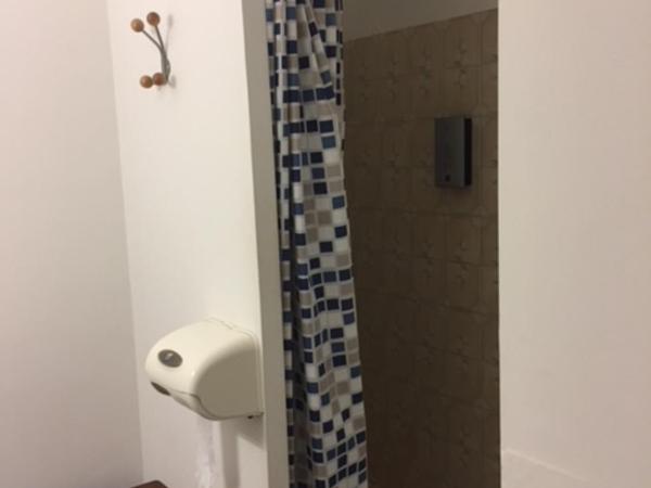 Logis Hotel du Midi : photo 6 de la chambre chambre double confort avec douche et vue sur la rue