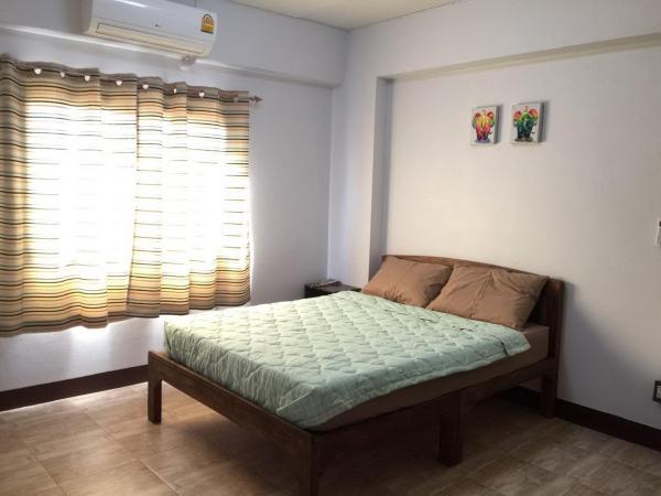 Chiangmai HomeTeL : photo 6 de la chambre chambre double avec salle de bains privative