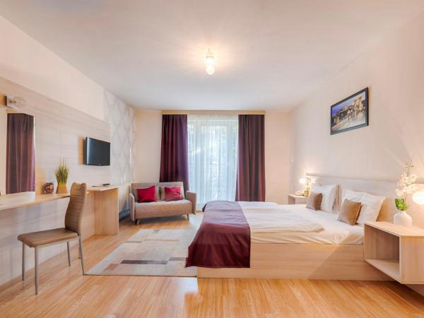 Triple M Hotel : photo 4 de la chambre chambre double deluxe avec lit d'appoint