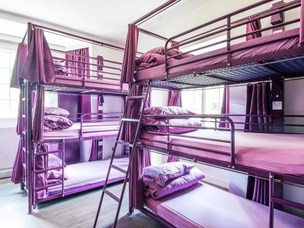 Safestay London Kensington Holland Park : photo 1 de la chambre lit dans dortoir mixte de 15 lits avec salle de bains commune