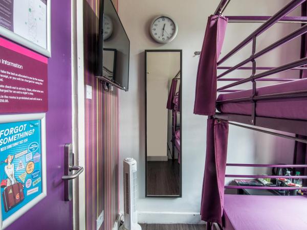 Safestay London Kensington Holland Park : photo 4 de la chambre chambre lits jumeaux avec salle de bains commune