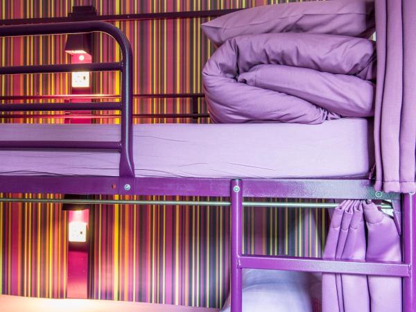 Safestay London Kensington Holland Park : photo 6 de la chambre lit dans dortoir mixte de 4 lits avec salle de bains commune