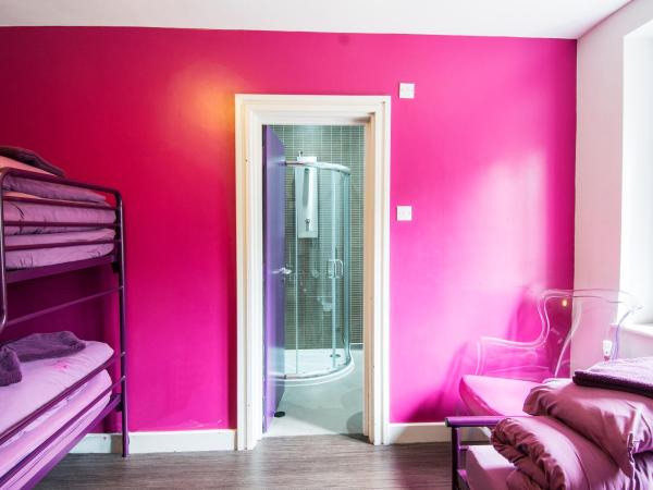 Safestay London Kensington Holland Park : photo 10 de la chambre chambre quadruple avec salle de bains