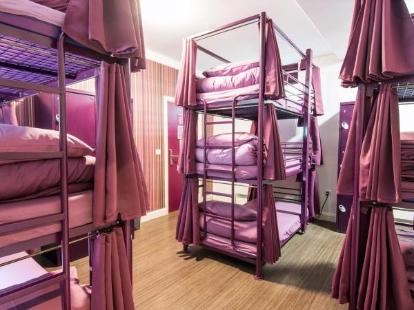 Safestay London Kensington Holland Park : photo 4 de la chambre lit dans dortoir mixte de 12 lits avec salle de bains privative