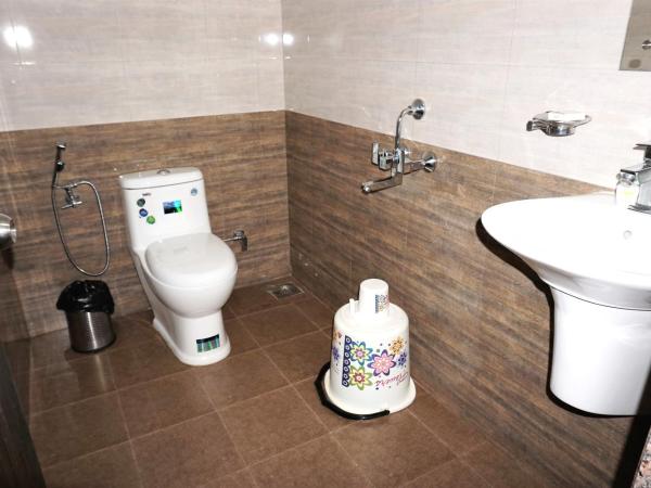 Hotel Kochi Crown : photo 5 de la chambre chambre de luxe ac