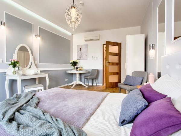 Main Square Apartments : photo 3 de la chambre appartement - vue sur place principale