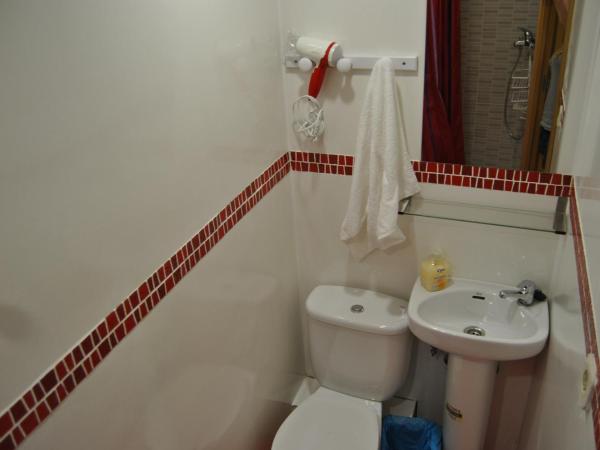 Barcelona Rooms 294 : photo 8 de la chambre petite chambre double Économique avec salle de bains privative