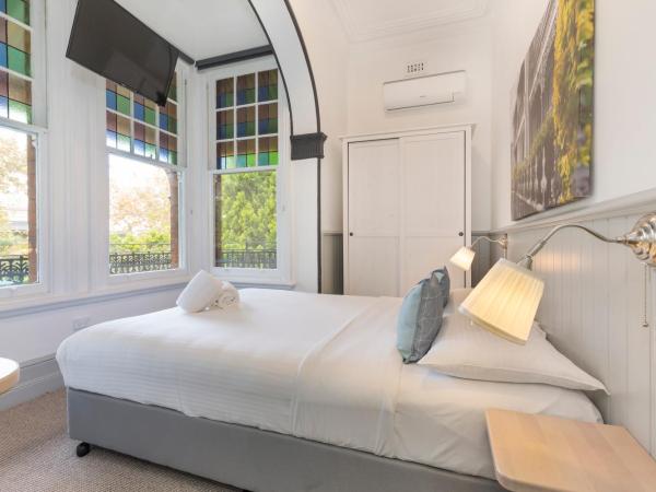 Dalziel Lodge : photo 10 de la chambre chambre lit queen-size avec balcon