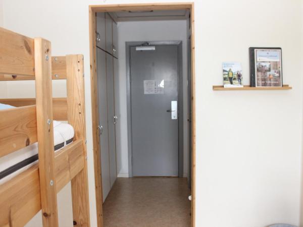 STF Östersund Ledkrysset : photo 1 de la chambre chambre lits jumeaux avec salle de bains commune