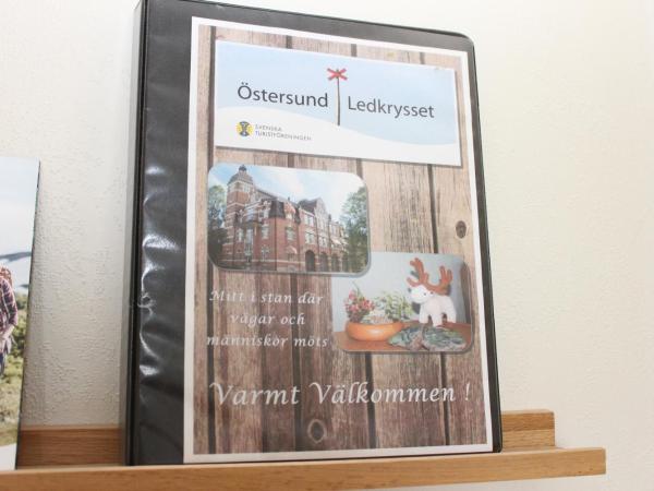 STF Östersund Ledkrysset : photo 2 de la chambre chambre lits jumeaux avec salle de bains commune