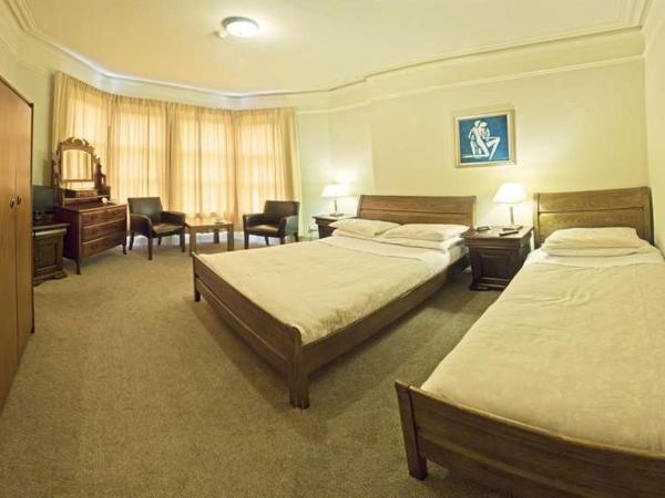 Somerton House Rooms Only : photo 4 de la chambre chambre familiale avec salle de bains privative