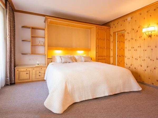 Hotel Europa St. Moritz : photo 1 de la chambre chambre double supérieure avec balcon