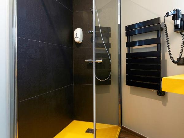 Logis Hôtel La Chaize : photo 6 de la chambre chambre double supérieure avec baignoire spa