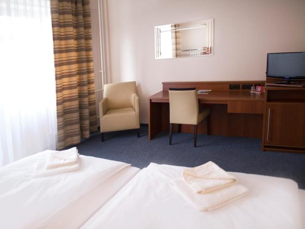 Hotel Marttel : photo 9 de la chambre chambre double ou lits jumeaux avec balcon