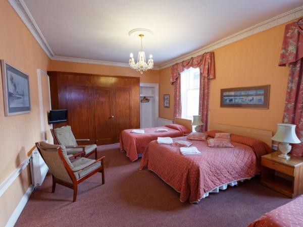 Averon Guest House : photo 3 de la chambre chambre familiale avec salle de bains privative