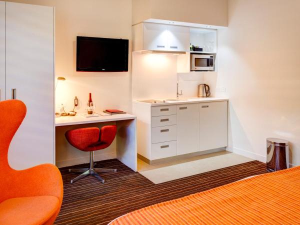 Mantra Charles Hotel : photo 4 de la chambre studio lit king-size