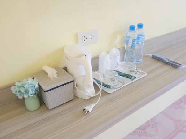 Chokdee Resort : photo 6 de la chambre chambre triple - vue sur jardin