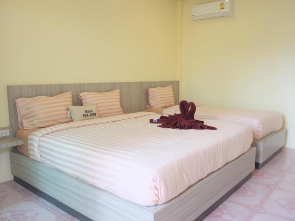 Chokdee Resort : photo 10 de la chambre chambre triple - vue sur jardin