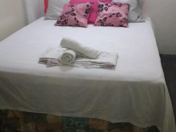 Hostel Torre Bahia-Familia : photo 9 de la chambre chambre double standard avec salle de bains commune