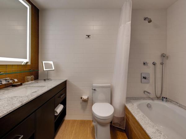 Hotel X Toronto by Library Hotel Collection : photo 5 de la chambre hébergement signature avec 2 lits queen-size