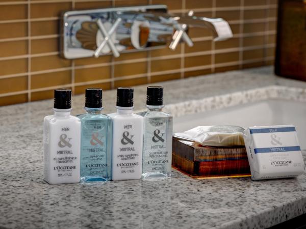 Hotel X Toronto by Library Hotel Collection : photo 3 de la chambre chambre lit king-size de luxe