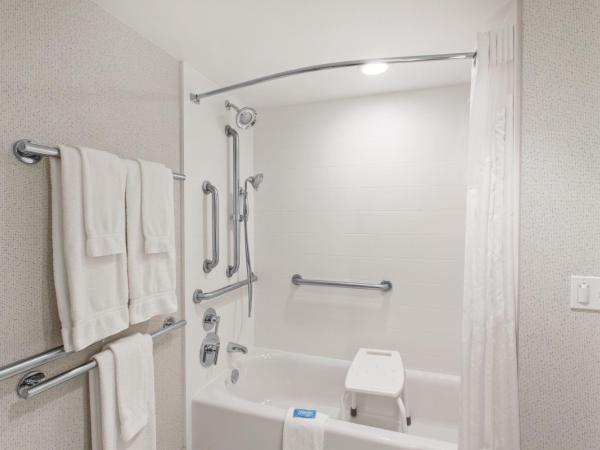 Holiday Inn Express West Los Angeles, an IHG Hotel : photo 1 de la chambre chambre lit queen-size avec baignoire pour personnes à mobilité réduite - non-fumeurs