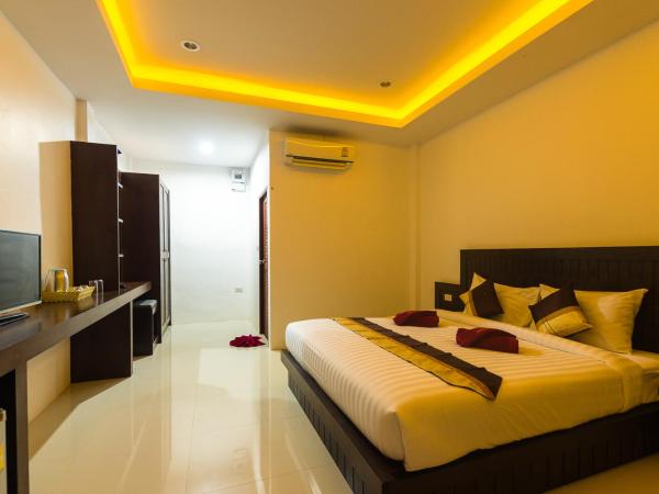 Sleep In Lanta Resort : photo 6 de la chambre chambre double - vue sur piscine