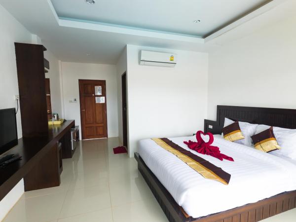 Sleep In Lanta Resort : photo 8 de la chambre chambre double - vue sur piscine