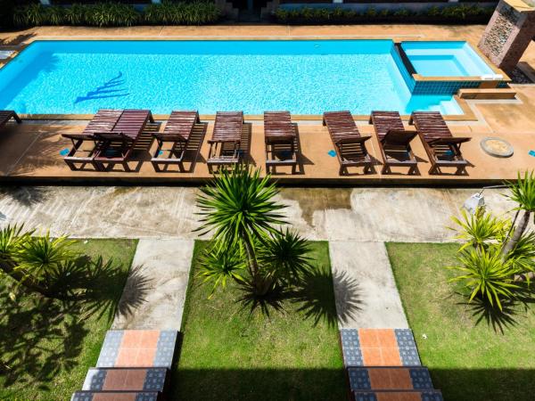 Sleep In Lanta Resort : photo 4 de la chambre chambre double - vue sur piscine
