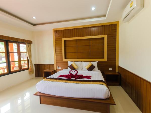 Sleep In Lanta Resort : photo 6 de la chambre bungalow deluxe - vue sur jardin