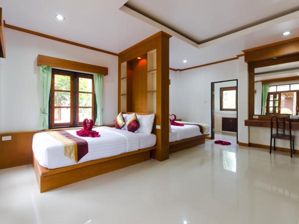 Sleep In Lanta Resort : photo 8 de la chambre chambre quadruple supérieure 