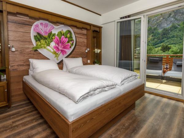 Hotel dala : photo 8 de la chambre chambre double avec balcon - vue sur montagnes