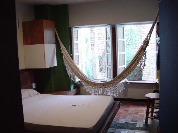 Laranjeiras Hostel : photo 8 de la chambre chambre double avec salle de bains privative