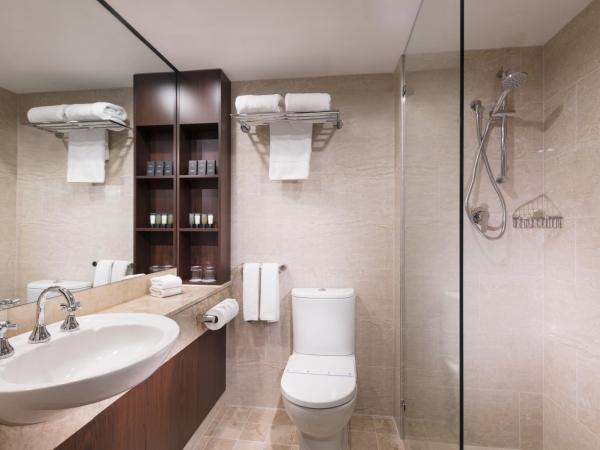 Stamford Plaza Adelaide : photo 3 de la chambre hébergement lit king-size de luxe - ville