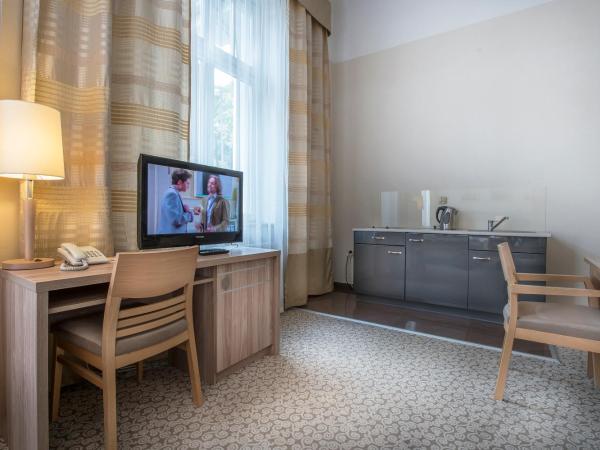 Hotel Cesarskie Ogrody : photo 1 de la chambre standard apartment in villa building