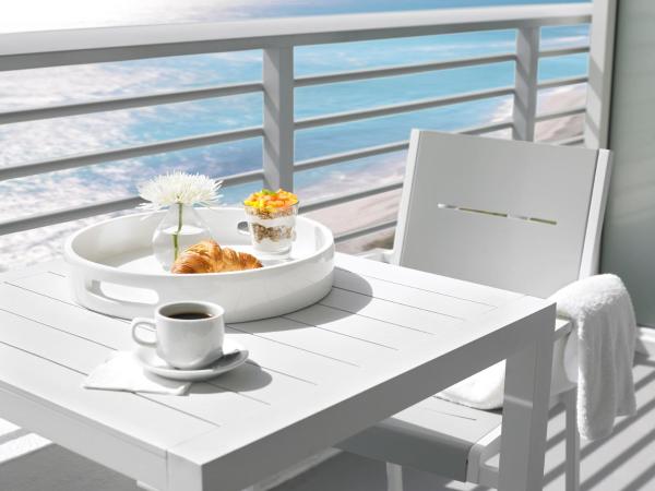 Grand Beach Hotel : photo 5 de la chambre suite lit king-size - vue sur océan