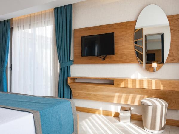 Graf Victor Hotel : photo 8 de la chambre chambre familiale avec balcon