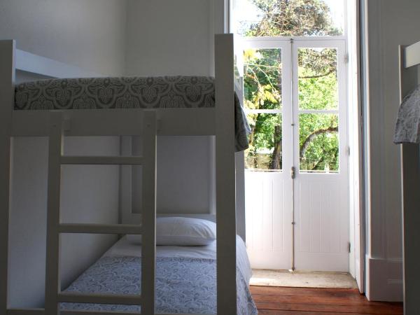 WW Hostel & Suites : photo 3 de la chambre lit dans dortoir de 4 lits avec salle de bains commune